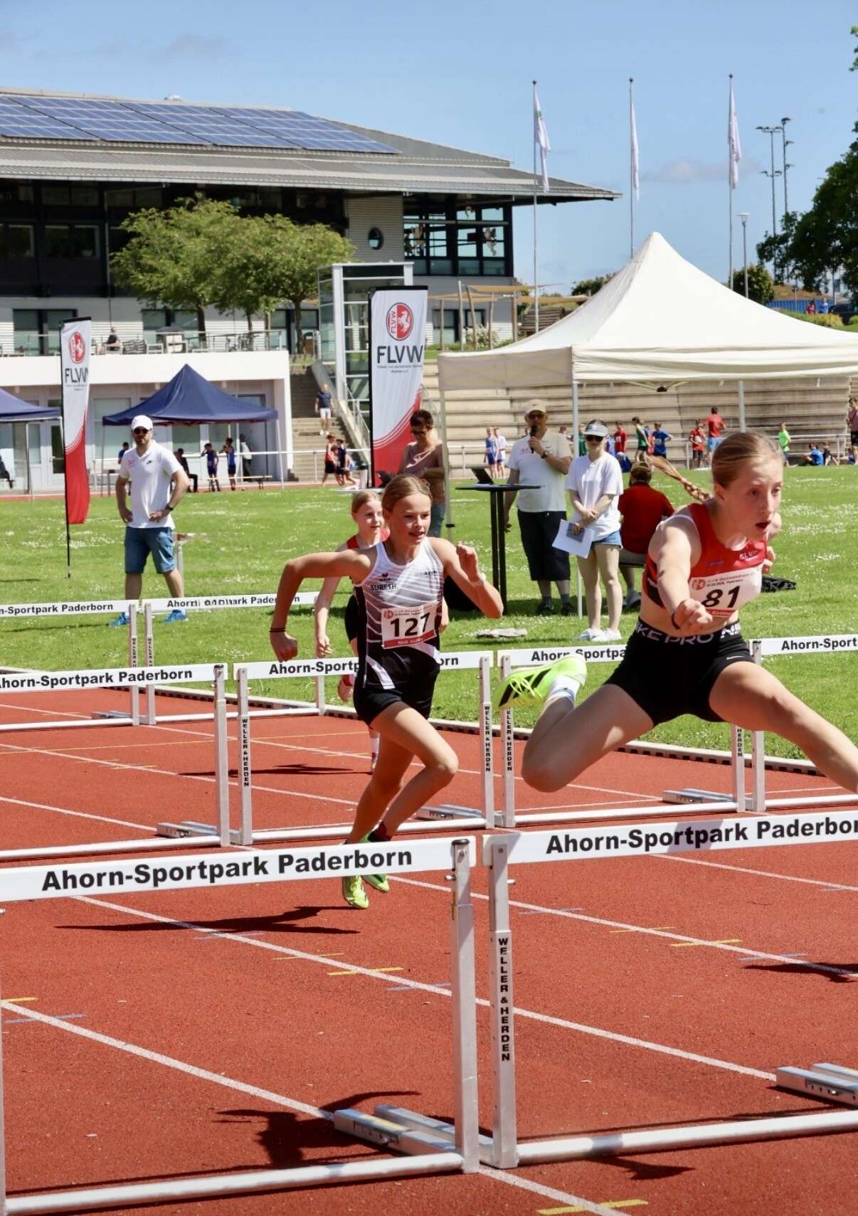 Merle Kettner CLV, Links: Nelli Müller LGW Merle Kettner CLV Siegerland