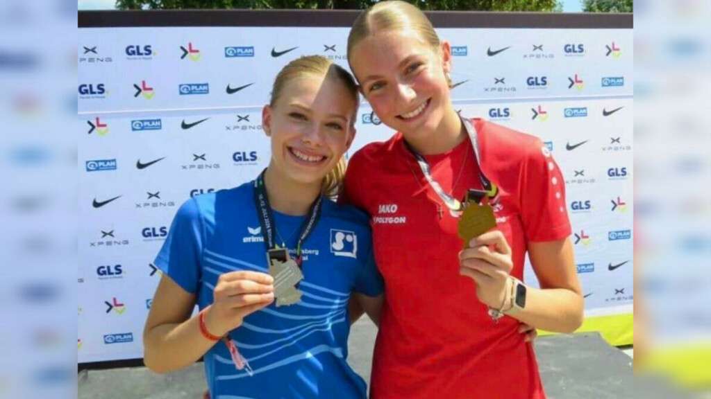 Deutsche Meisterin Kira Kr&ouml;nert und Vizemeisterin Olivia Wolf, beide W15