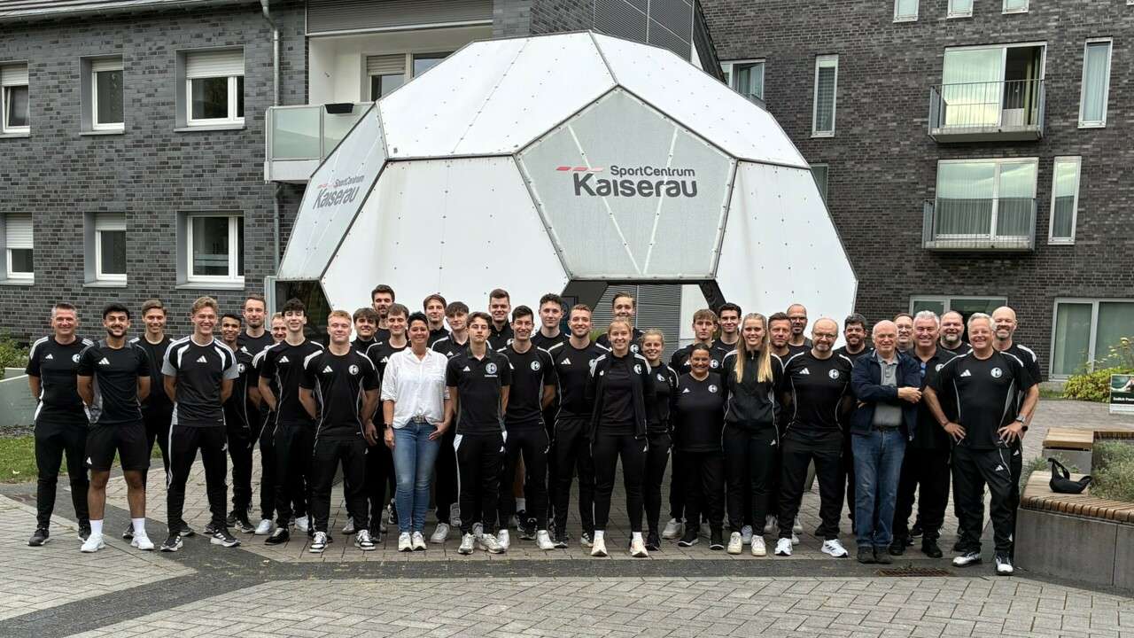 Schiris und Coaches des Perspektivteams bestens vorbereitet